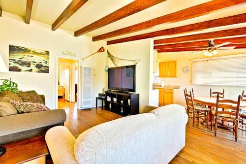 Nb-125b Nautical Newport Duplex - Upper Unit Two-bedroom Apartment
