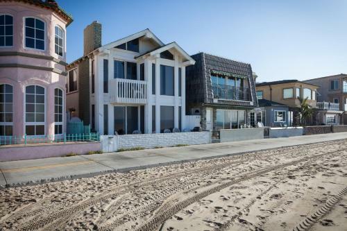 3112 W Ocean Front A (68189)