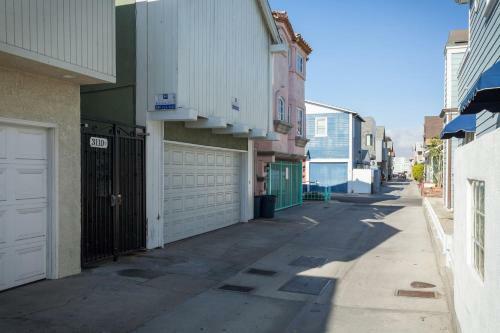 3112 W Ocean Front A (68189)