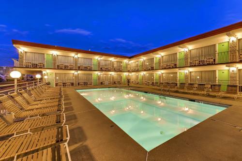 Panoramic Motel & Apts.