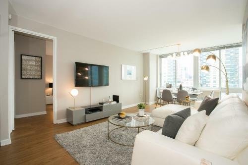 Three Bedroom Apartment With City View - Lincoln Center