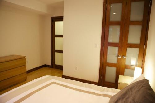 Huge 2 Bed 2 Bath Apartment In Building With Elevator