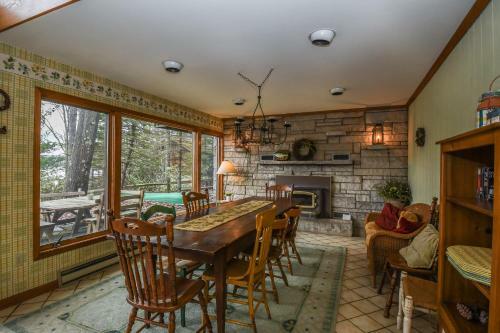 Lakeside Vista Four-bedroom Holiday Home