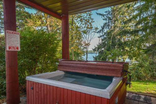 Bear Hollow Five-bedroom Holiday Home