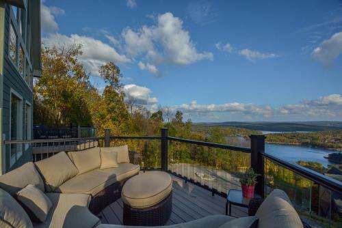 La Bella Vita Five-bedroom Holiday Home