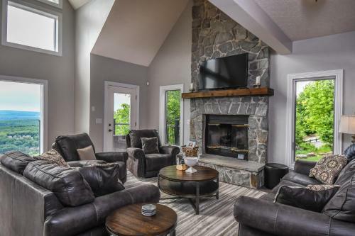 La Bella Vita Five-bedroom Holiday Home