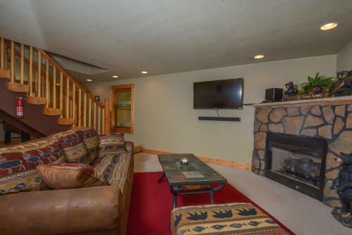 Bear Paws Two-bedroom Cabin