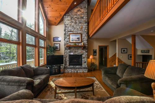 Lake House Four-bedroom Holiday Home