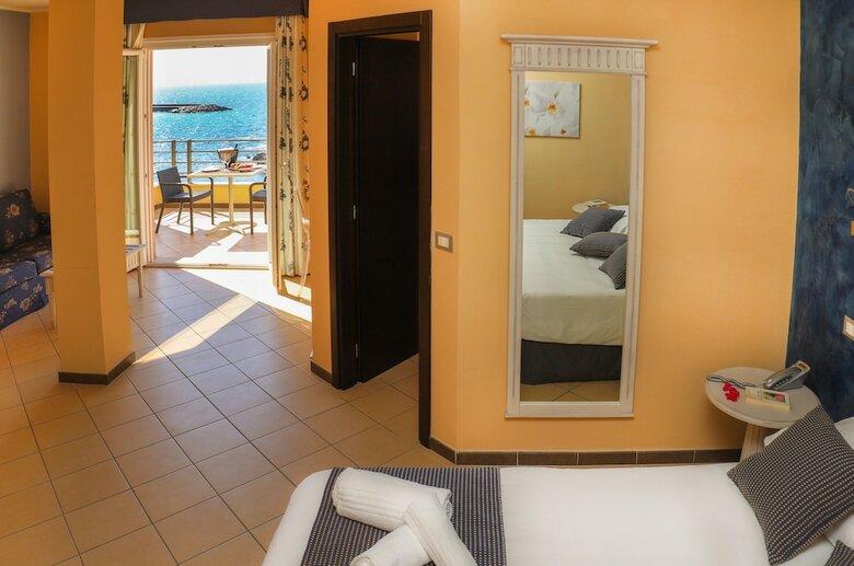 Janus Hotel