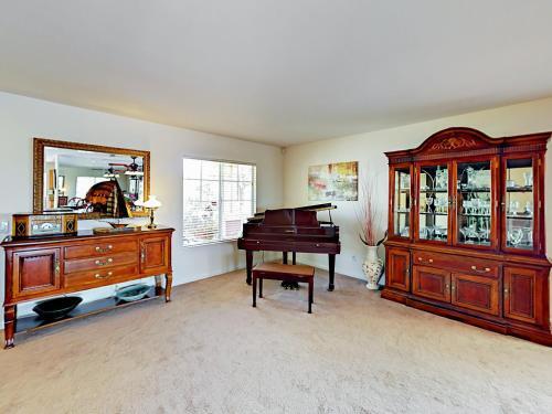 5262 Palmera Dr Home