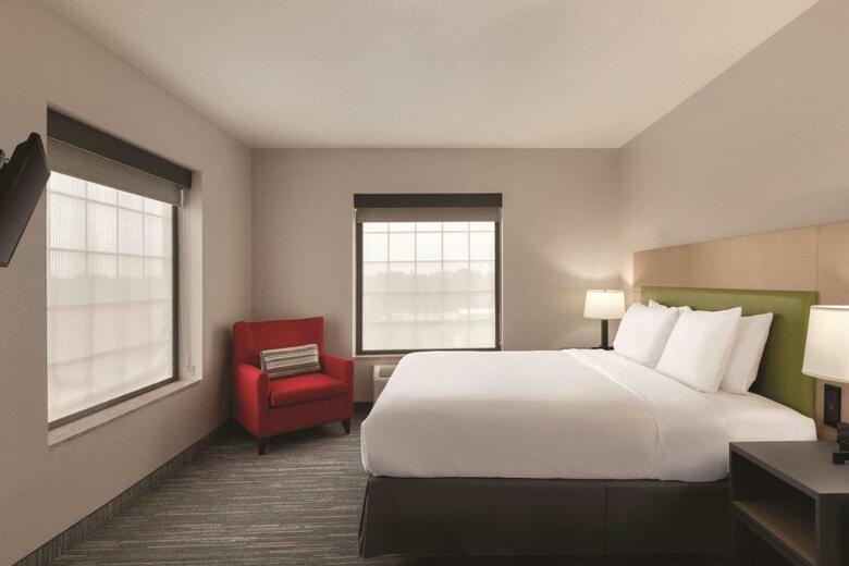 Hotel Holiday Inn Express Tampa Stadium Apt