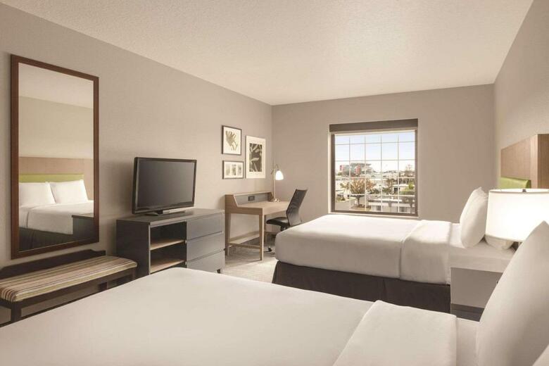 Hotel Holiday Inn Express Tampa Stadium Apt