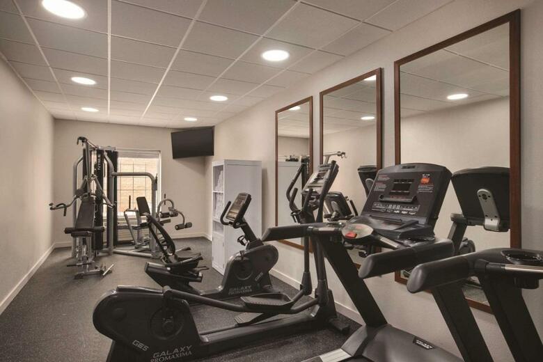Hotel Holiday Inn Express Tampa Stadium Apt
