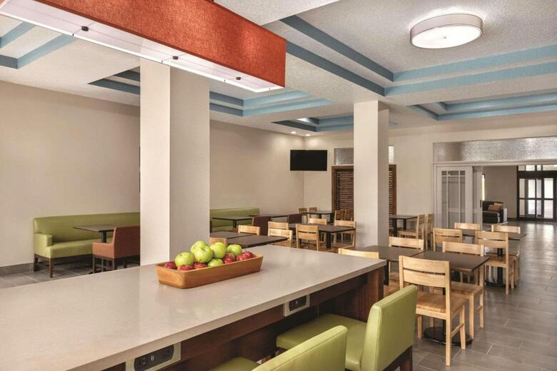 Hotel Holiday Inn Express Tampa Stadium Apt