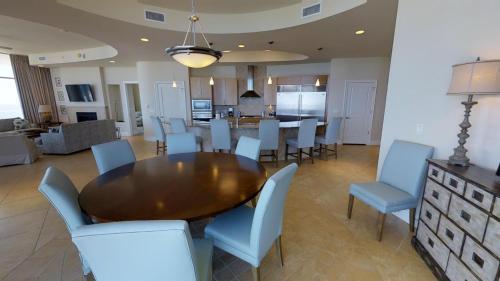 Turquoise Place C2801