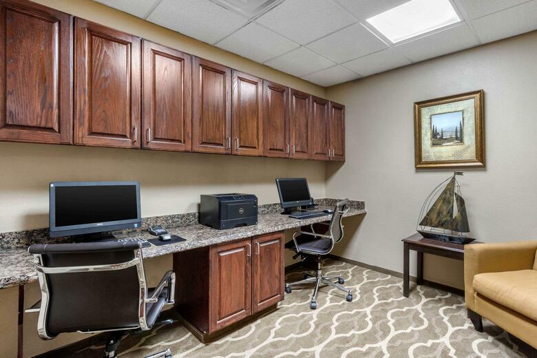 Hotel Comfort Suites Central
