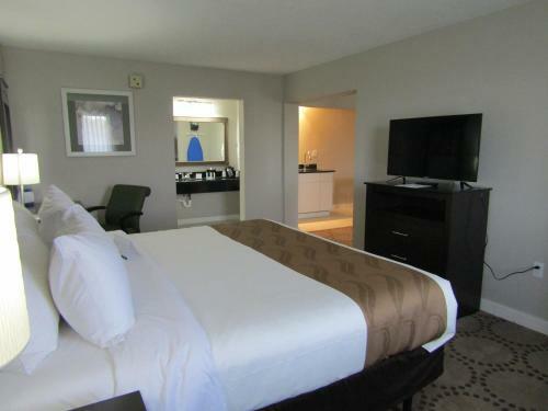 Hotel Quality Inn & Suites By The Lake
