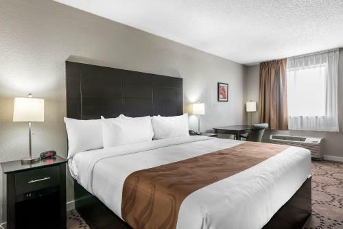 Hotel Quality Inn & Suites By The Lake