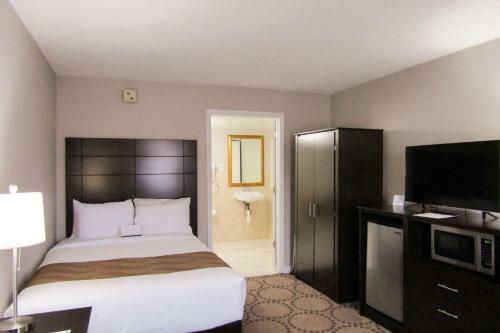 Hotel Quality Inn & Suites By The Lake