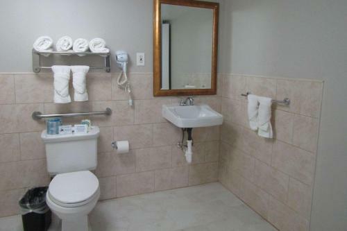 Hotel Quality Inn & Suites By The Lake