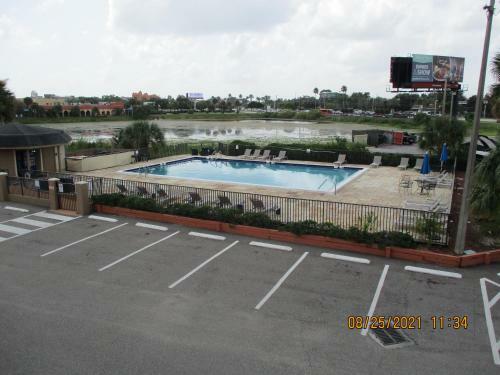 Hotel Quality Inn & Suites By The Lake