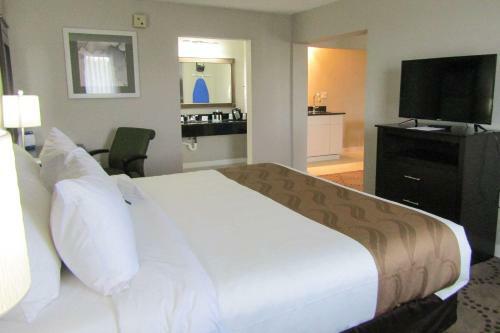 Hotel Quality Inn & Suites By The Lake
