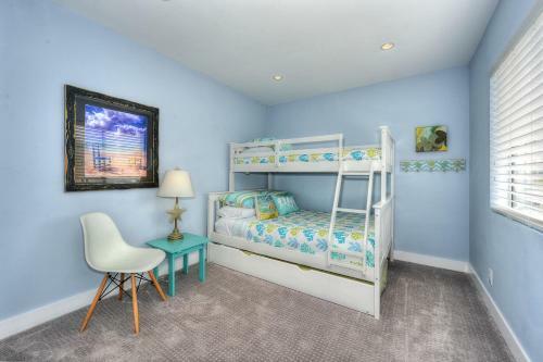 2402o - 875413 Modern Silverstrand Oasis