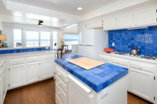 4025o - 728369 Beachfront Haven
