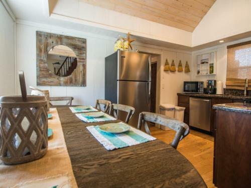 3860o - 610855 Hollywood Beach Shack