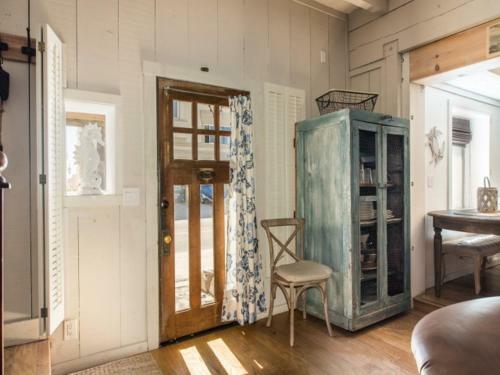 3860o - 610855 Hollywood Beach Shack