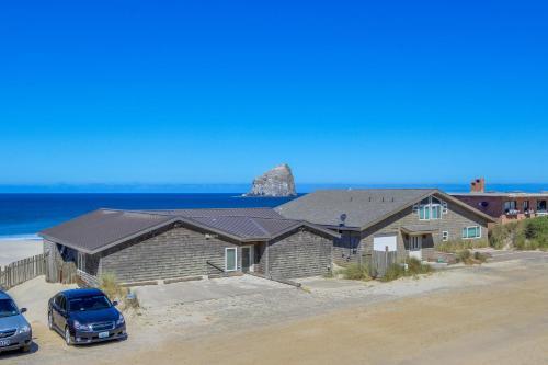 The Kiwanda Surf House