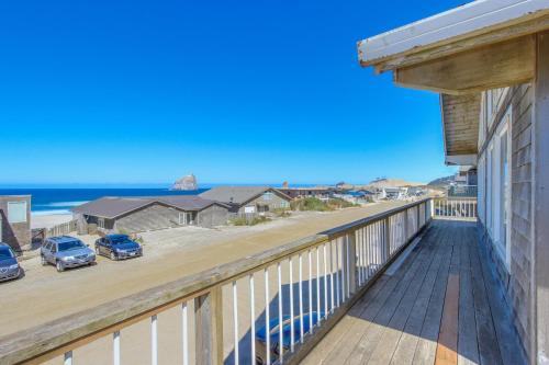The Kiwanda Surf House