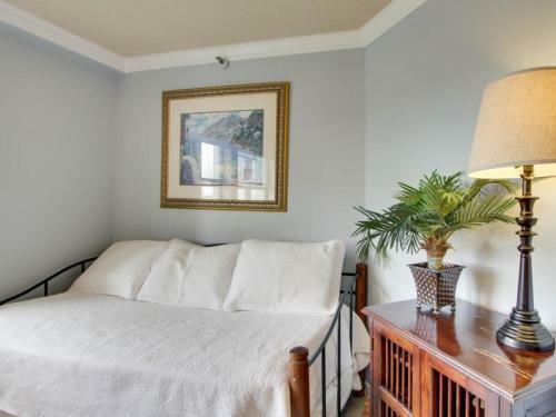 The Inn At St. Thomas Square #1208a