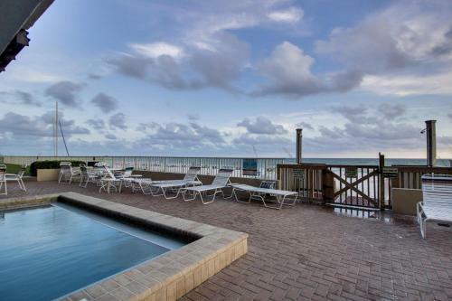 Gulf Gate 402