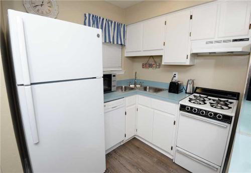 Gulf Highlands 116k, Studio, Heated Pool Access, Sleeps 2