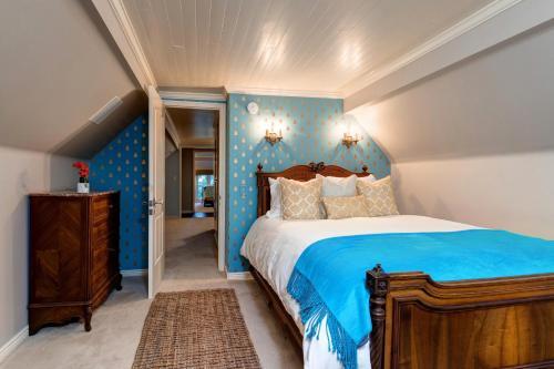 Abode At Heirloom House