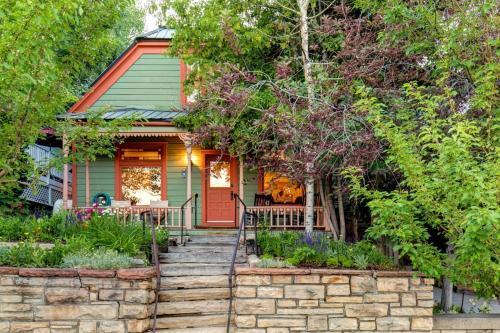 Abode At Heirloom House
