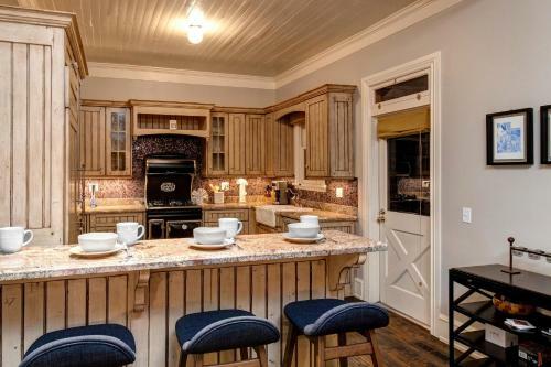 Abode At Heirloom House