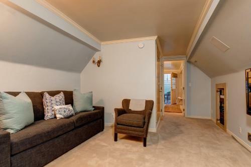 Abode At Heirloom House