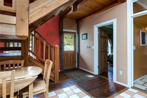 Ontario Park City Bungalow Cabin