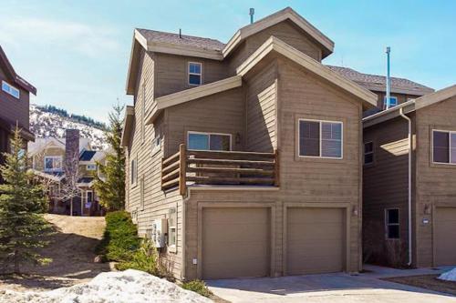Big Bear Hollow House
