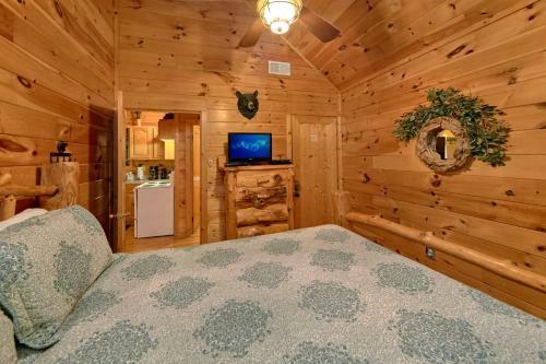 Tranquility Den 210 - Two Bedroom Cabin