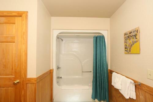 Cedar Falls (#8) - Three Bedroom