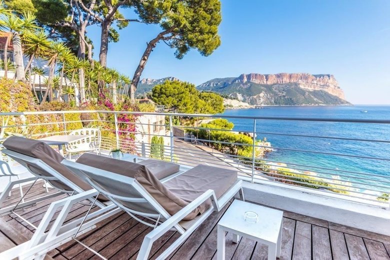 Hotel De La Plage Mahogany