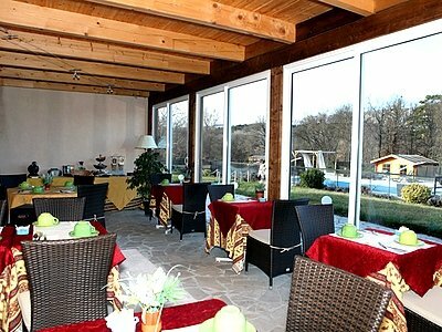 Hotel D�jeunez Sous L'arbre