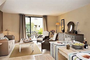 Bed & Breakfast Les Jardins De Saint-benoit - Apartments