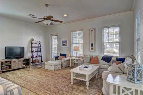 Cinnamon Shore- The Love Shack 116 St