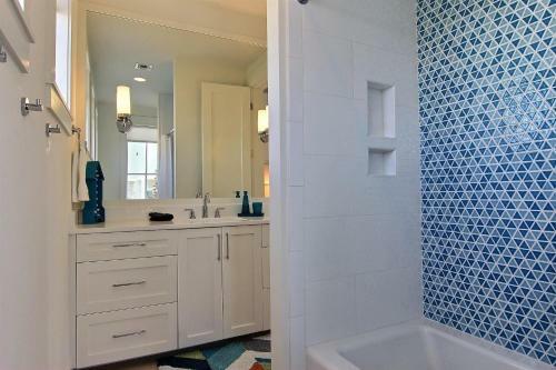 Cinnamon Shore- La Ola 261 Be
