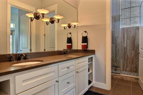 Cinnamon Shore- Sea Star 104 St