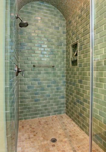 Cinnamon Shore- The Sunflower 163 Be